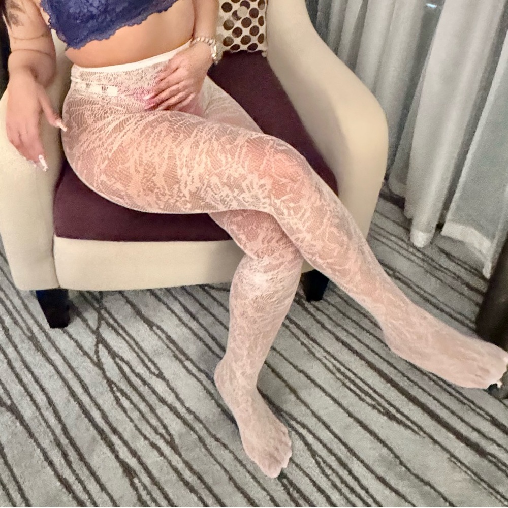Elegant White Floral Lace Tights